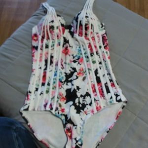 Pin-up Style Bathing Suit